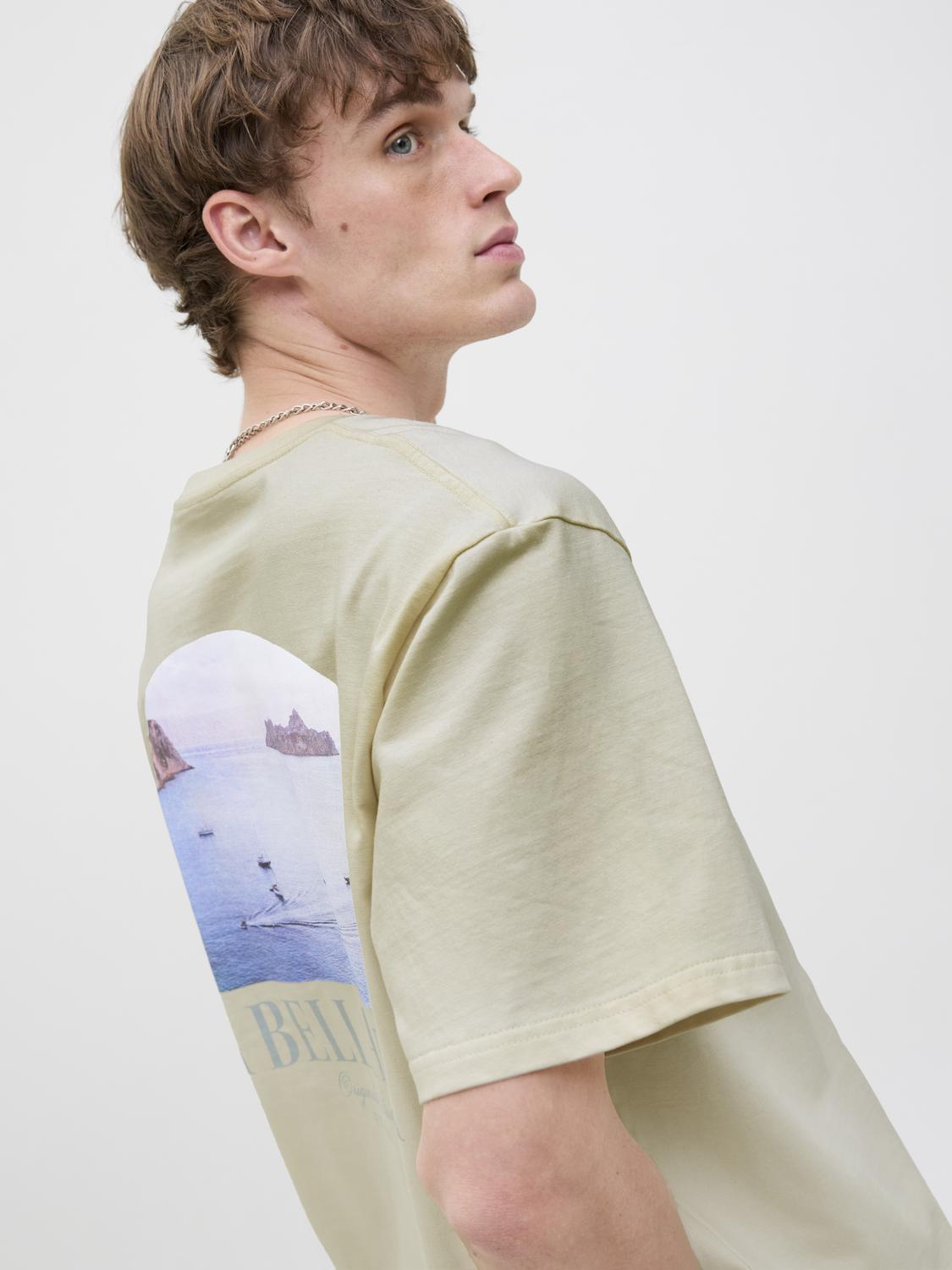 model_shot-creative